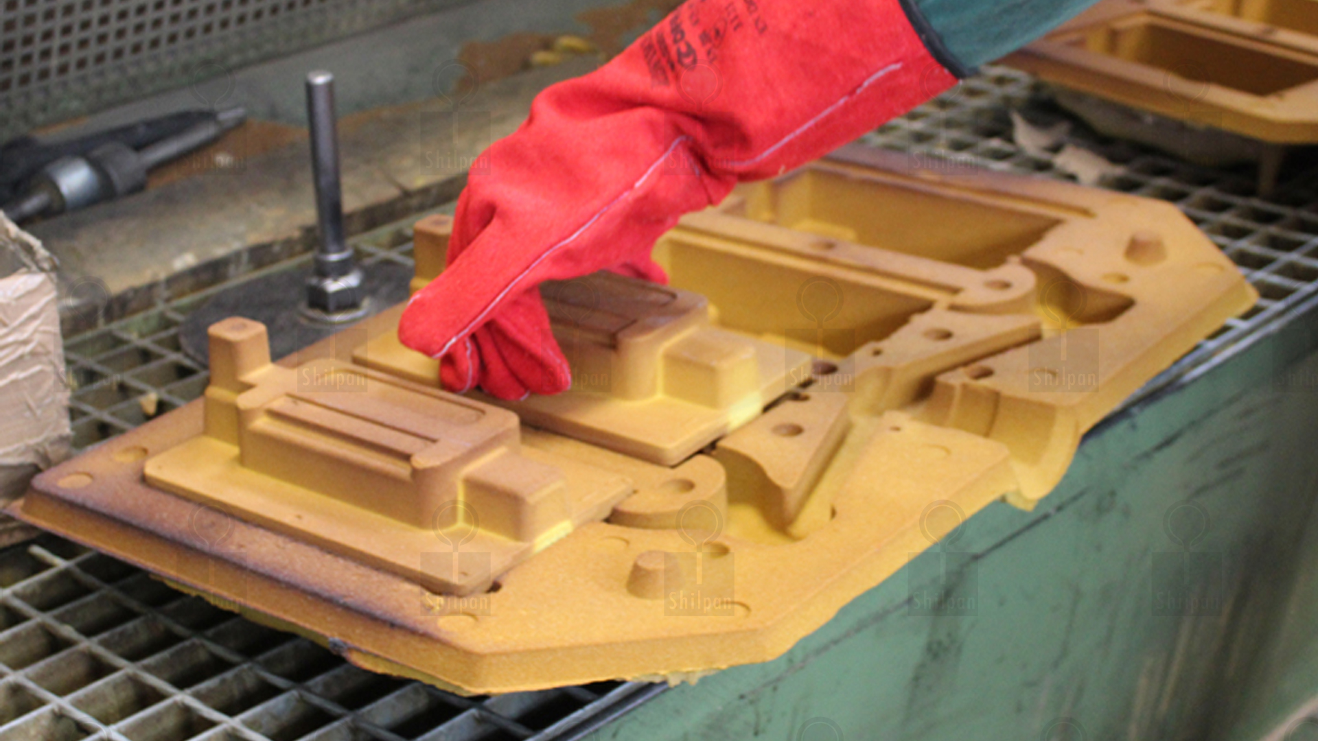 shell-moulding-section-image