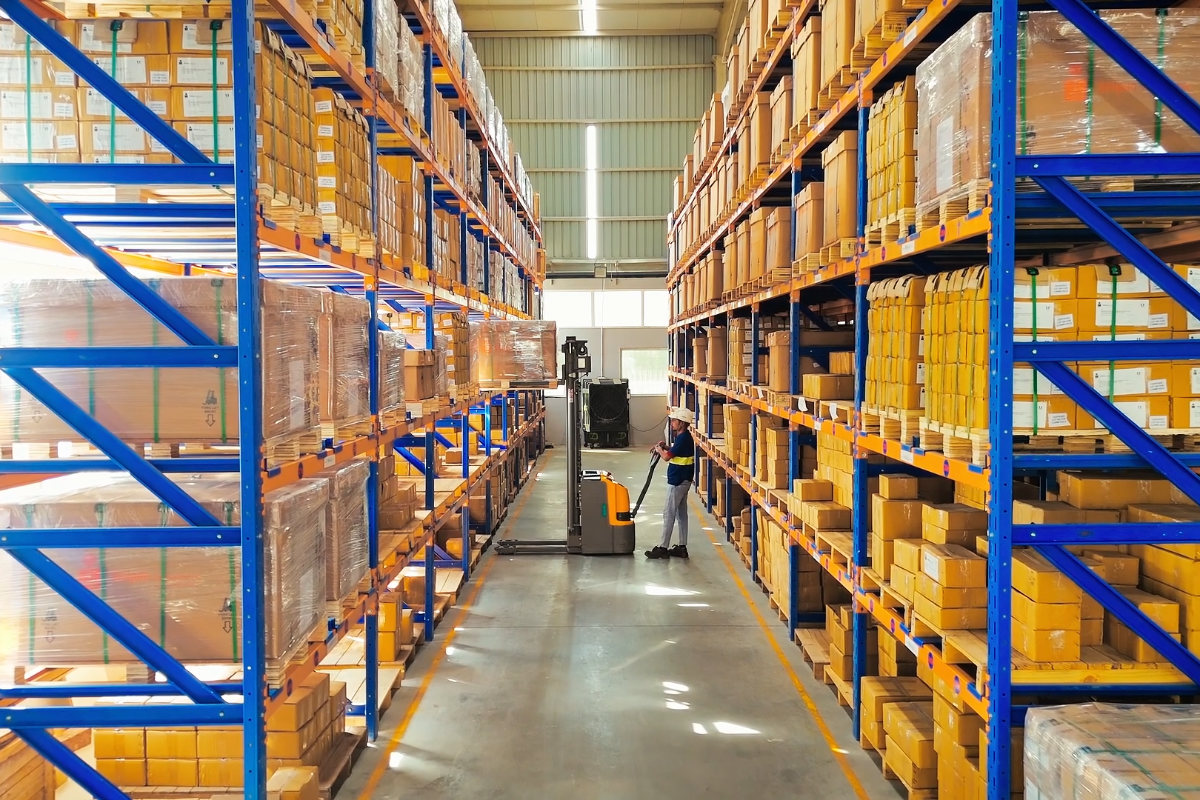 supply-chain-man-big-image